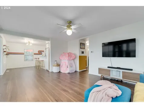 517 S 3rd Street Springfield OR 97477