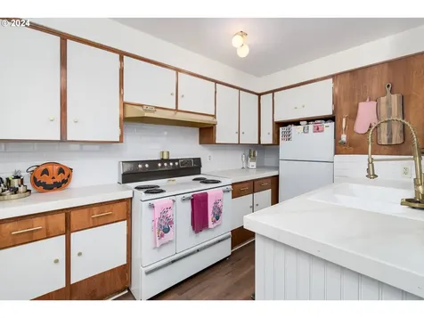 517 S 3rd Street Springfield OR 97477