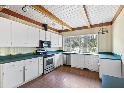 36569 Cedar Hills Drive Pleasant Hill OR 97455