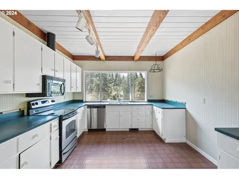 36569 Cedar Hills Drive Pleasant Hill OR 97455