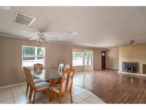 40 NW Cary Street Winston OR 97496