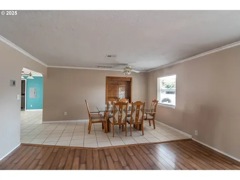 40 NW Cary Street Winston OR 97496
