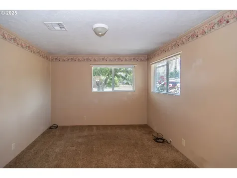 40 NW Cary Street Winston OR 97496
