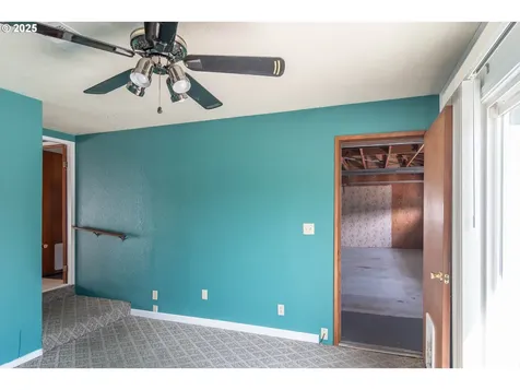 40 NW Cary Street Winston OR 97496