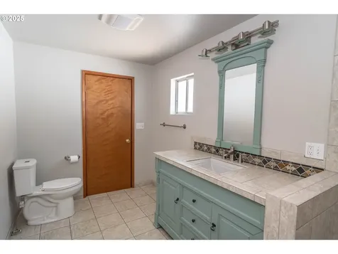 40 NW Cary Street Winston OR 97496