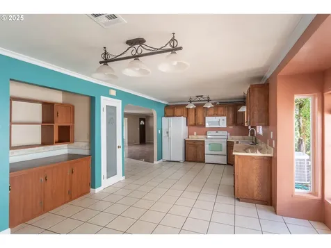 40 NW Cary Street Winston OR 97496