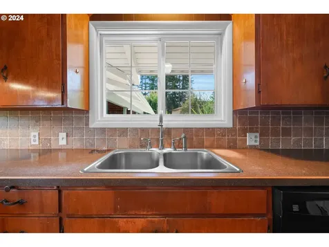 77621 S 6th Street Cottage Grove OR 97424