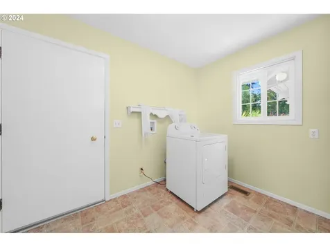 77621 S 6th Street Cottage Grove OR 97424