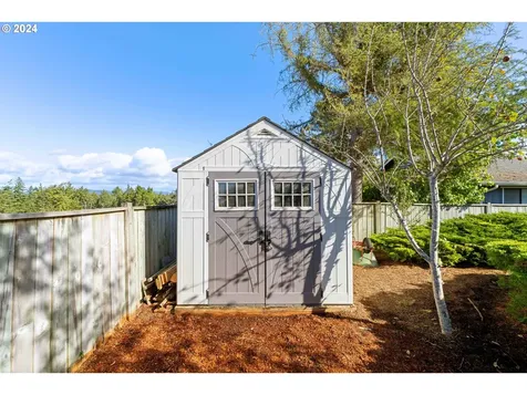 2680 Virginia Avenue North Bend OR 97459