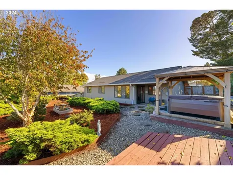2680 Virginia Avenue North Bend OR 97459