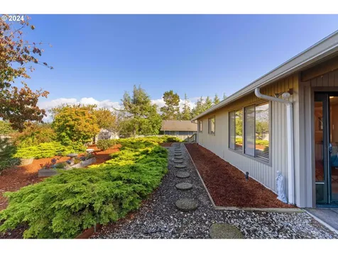 2680 Virginia Avenue North Bend OR 97459