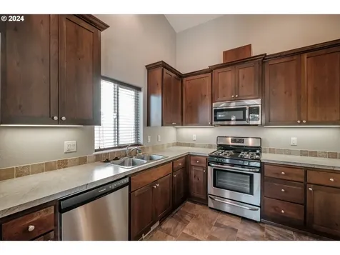 162 E Joy Street Lebanon OR 97355