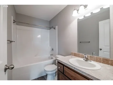 162 E Joy Street Lebanon OR 97355