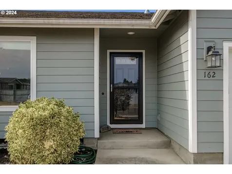 162 E Joy Street Lebanon OR 97355