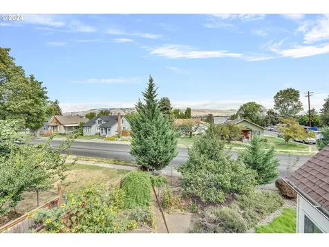 800 W 9th Street The Dalles OR 97058