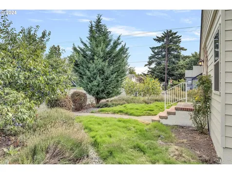 800 W 9th Street The Dalles OR 97058