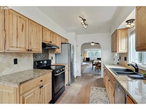 800 W 9th Street The Dalles OR 97058