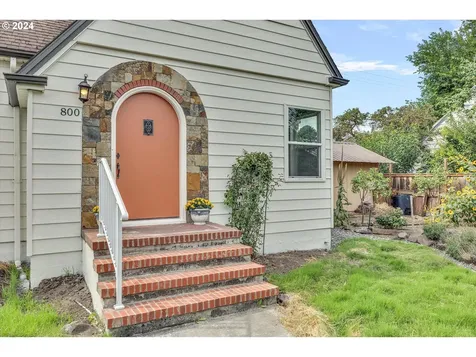 800 W 9th Street The Dalles OR 97058