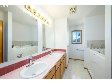 48420 Sw Hebo Road Grand Ronde OR 97347