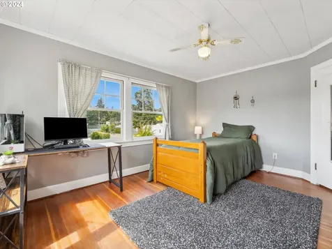 375 E Dartmouth Street Gladstone OR 97027