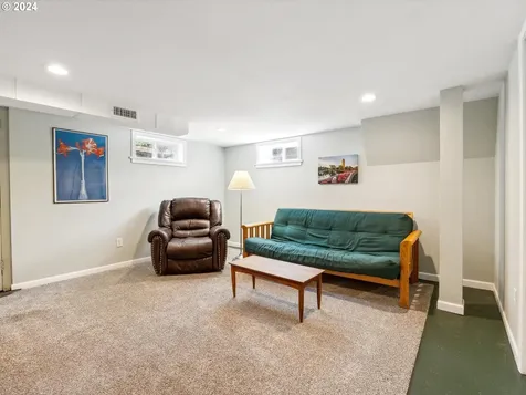 375 E Dartmouth Street Gladstone OR 97027