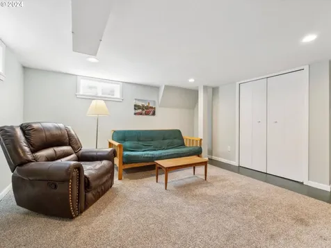 375 E Dartmouth Street Gladstone OR 97027