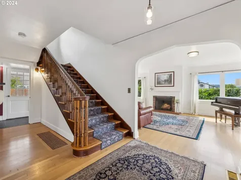 375 E Dartmouth Street Gladstone OR 97027