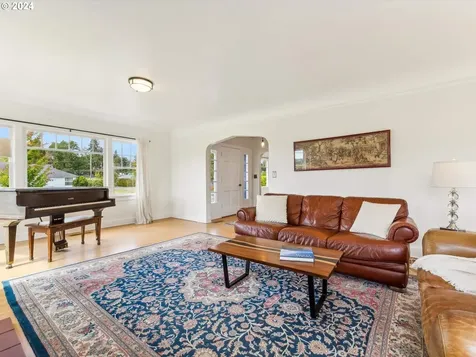 375 E Dartmouth Street Gladstone OR 97027