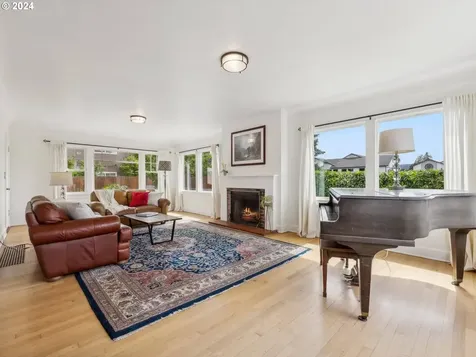 375 E Dartmouth Street Gladstone OR 97027