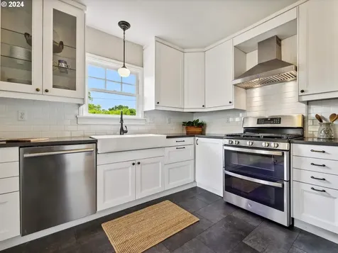 375 E Dartmouth Street Gladstone OR 97027
