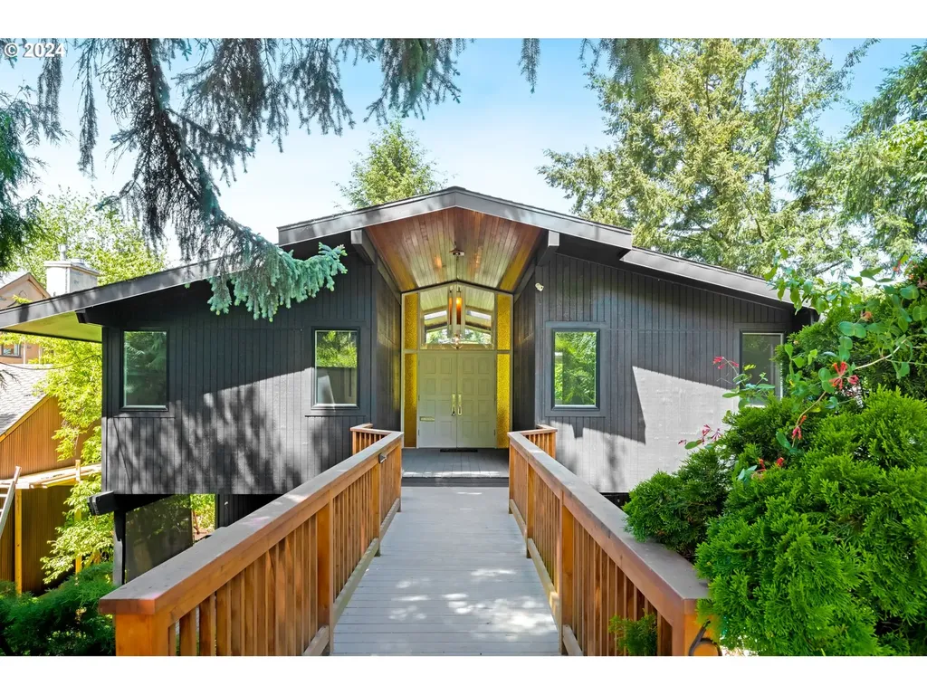 6767 Se Thorburn Street Portland OR 97215