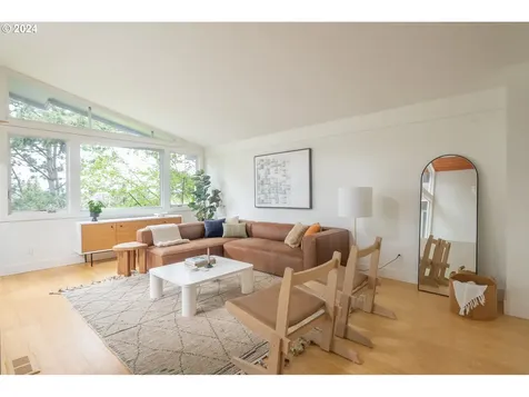 6767 Se Thorburn Street Portland OR 97215