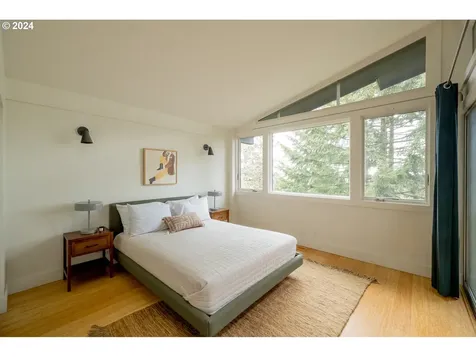 6767 Se Thorburn Street Portland OR 97215