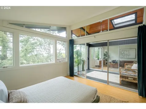 6767 Se Thorburn Street Portland OR 97215
