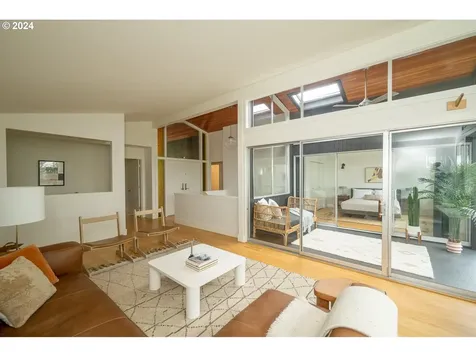 6767 Se Thorburn Street Portland OR 97215
