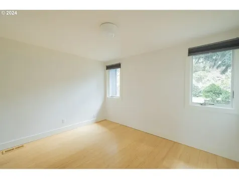 6767 Se Thorburn Street Portland OR 97215