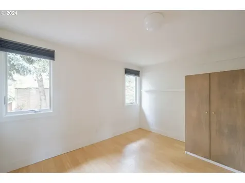 6767 Se Thorburn Street Portland OR 97215