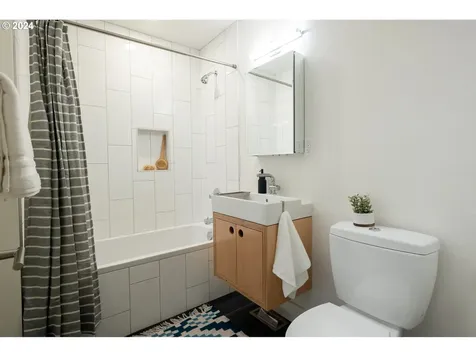 6767 Se Thorburn Street Portland OR 97215