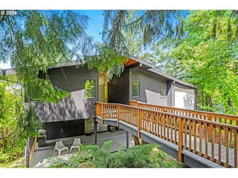 6767 Se Thorburn Street Portland OR 97215