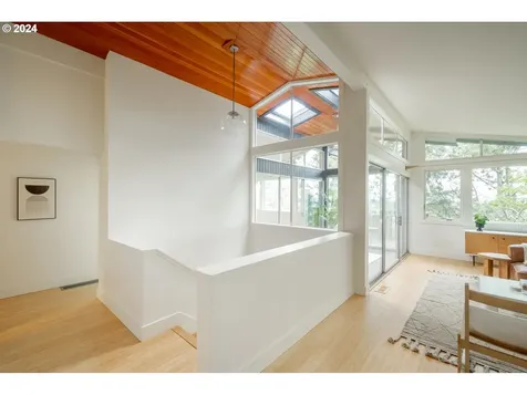 6767 Se Thorburn Street Portland OR 97215