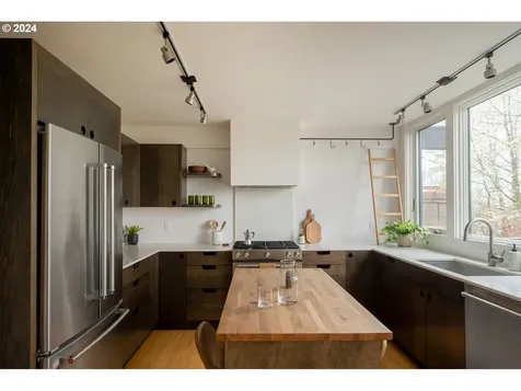 6767 Se Thorburn Street Portland OR 97215