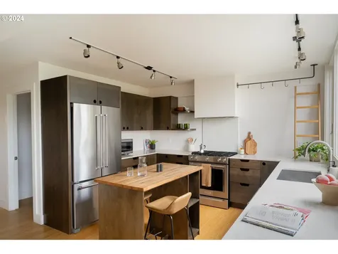 6767 Se Thorburn Street Portland OR 97215