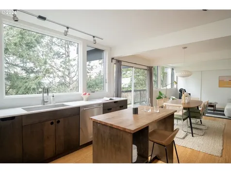 6767 Se Thorburn Street Portland OR 97215