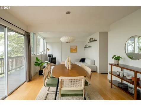 6767 Se Thorburn Street Portland OR 97215