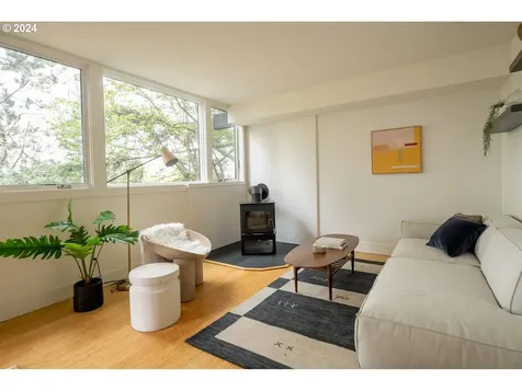 6767 Se Thorburn Street Portland OR 97215