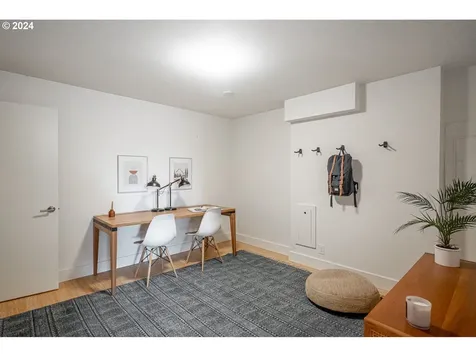 6767 Se Thorburn Street Portland OR 97215