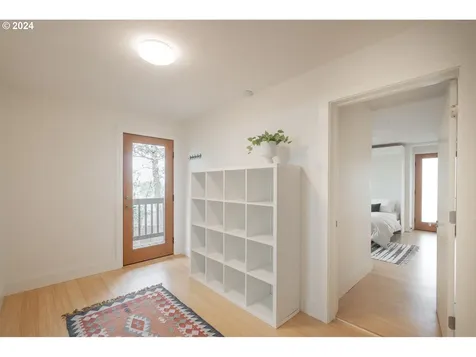 6767 Se Thorburn Street Portland OR 97215