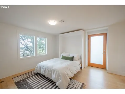 6767 Se Thorburn Street Portland OR 97215