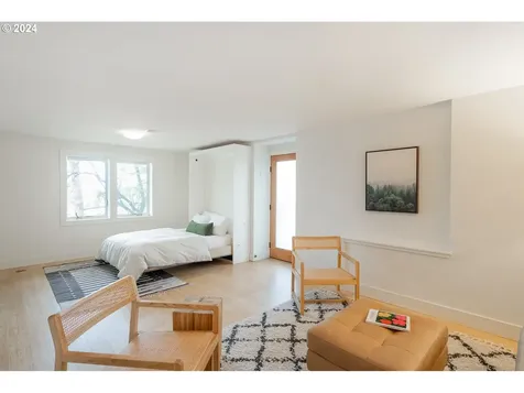 6767 Se Thorburn Street Portland OR 97215