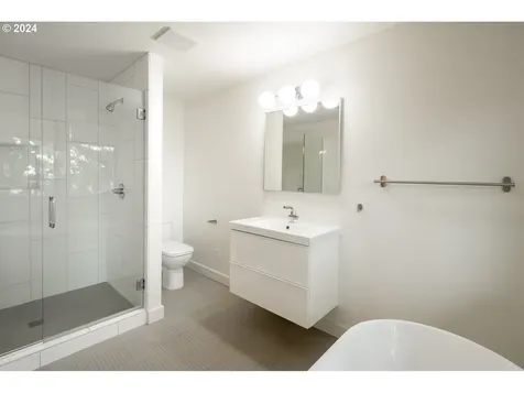 6767 Se Thorburn Street Portland OR 97215